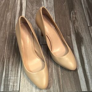 Banana Republic Nude Pumps Size 7